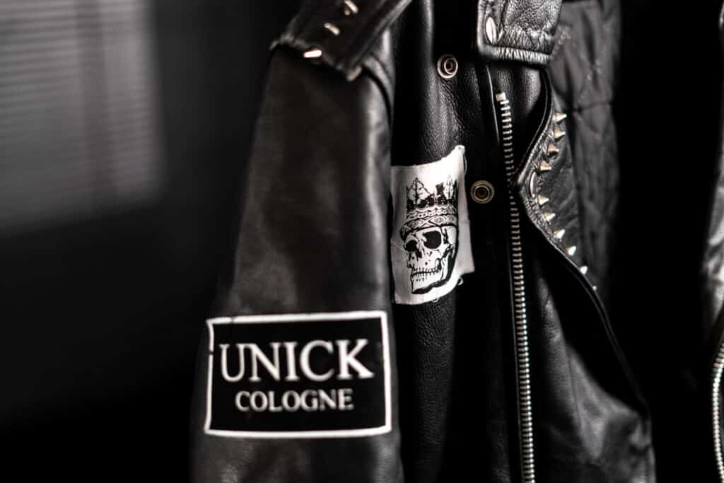Nahaufnahme einer Punk-Lederjacke. - Produktfotograf Köln